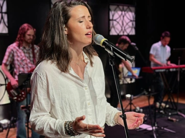 Modern worship online